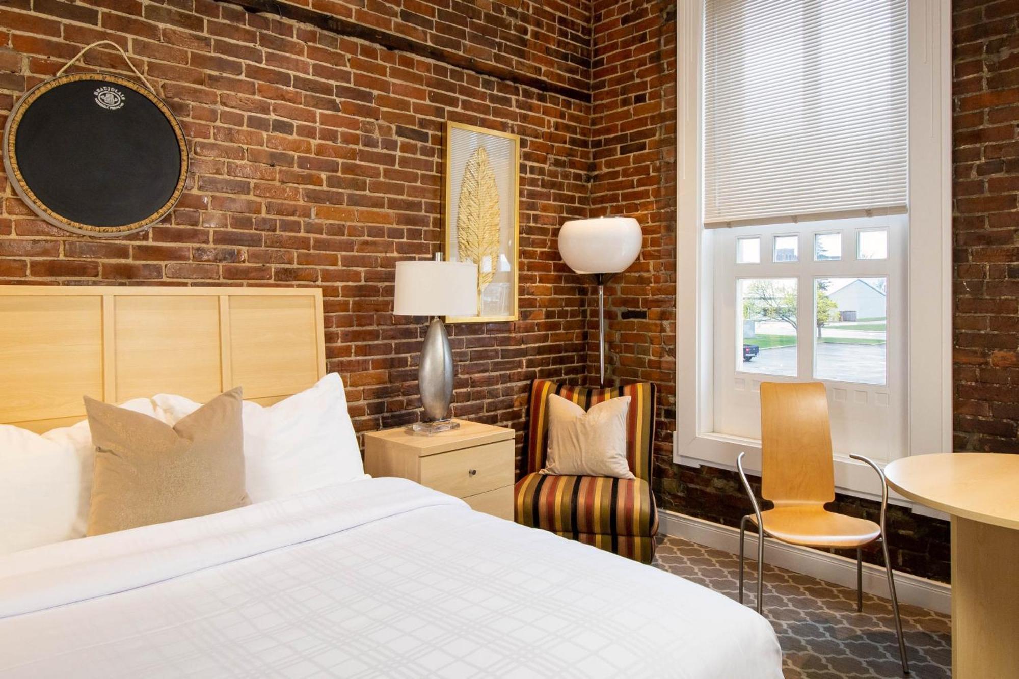 Retro Suites Hotel Chatham-Kent Εξωτερικό φωτογραφία